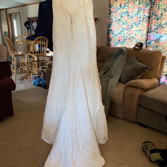 Size 10 ivory wedding gown - Picture 4 of 8